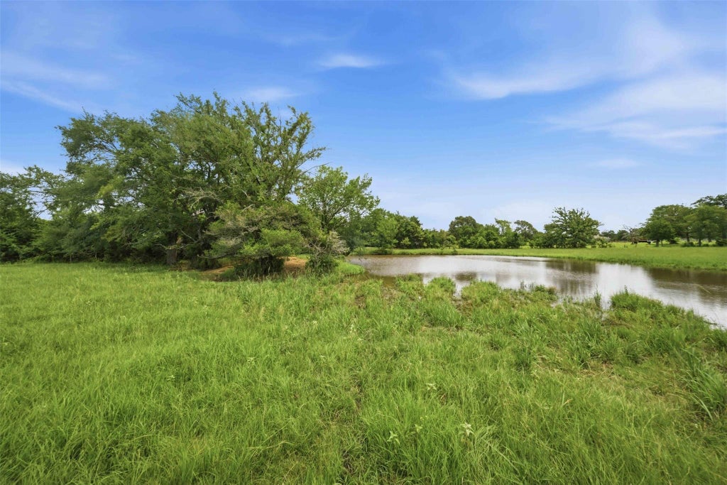 Photo of 1 Wheel Corner Road, Franklin, TX 77856 (MLS # 54488968)