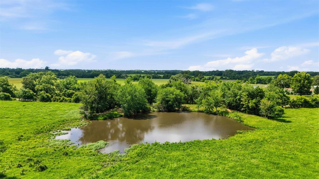 Photo of 1 Wheel Corner Road, Franklin, TX 77856 (MLS # 54488968)