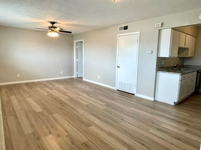 1914 Larrabee Street 3