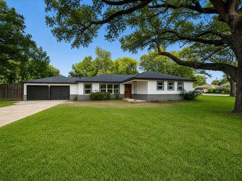 Photo of 703 Texas Avenue, Pasadena, TX 77506 (MLS # 86169352)