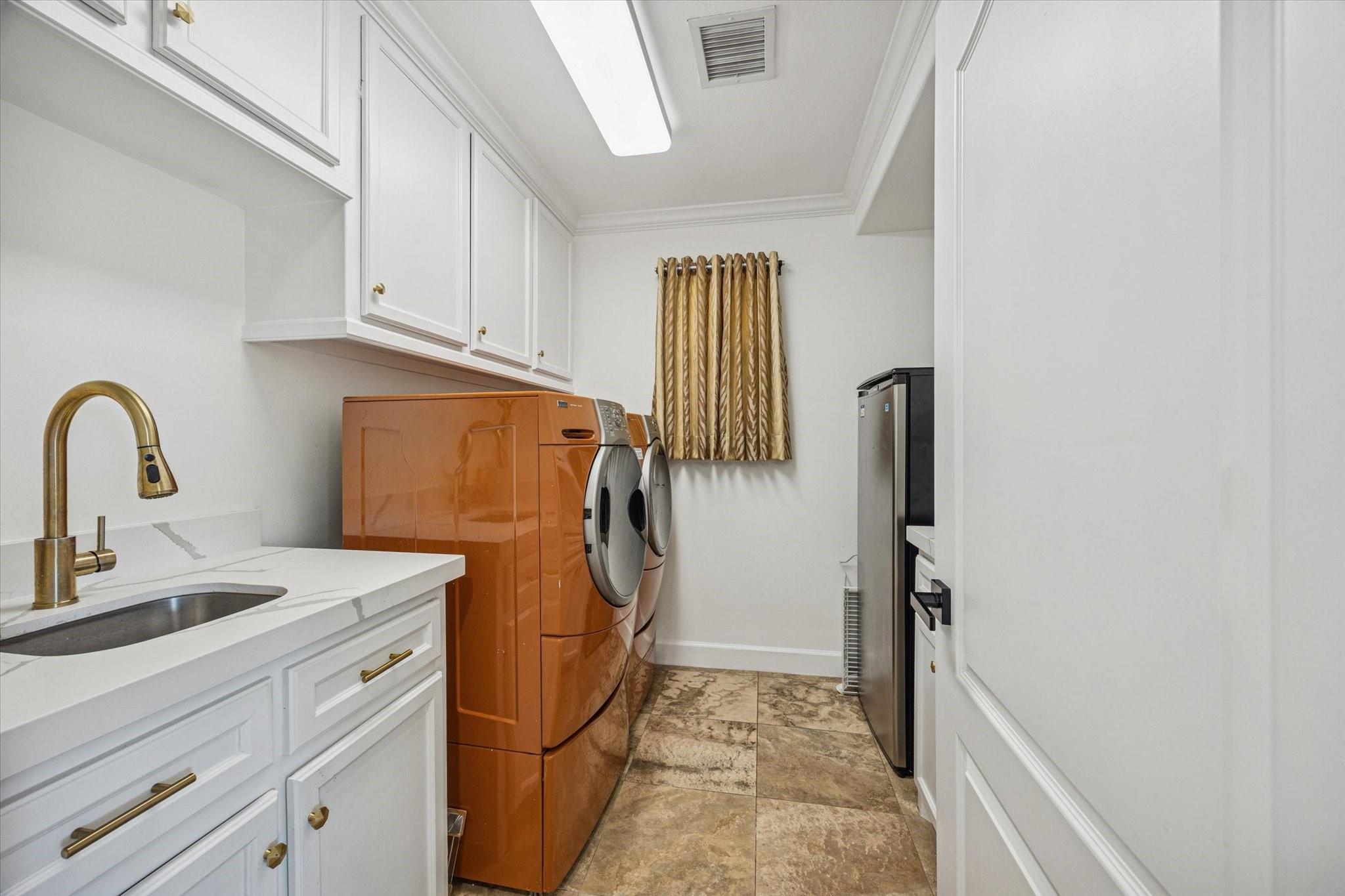 Sugar Land, Texas, 77479, United States, 6 Bedrooms Bedrooms, ,5 BathroomsBathrooms,Residential,Active,2021612