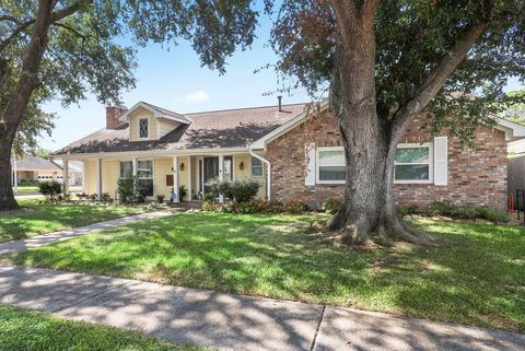 Photo of 2718 Lufkin Lane, Deer Park, TX 77536 (MLS # 75563215)