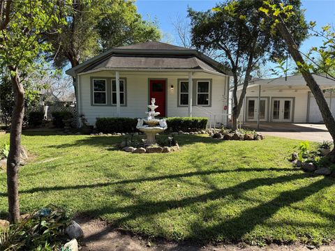 Photo of 1415 Edgewood Drive, Richmond, TX 77406 (MLS # 60942784)