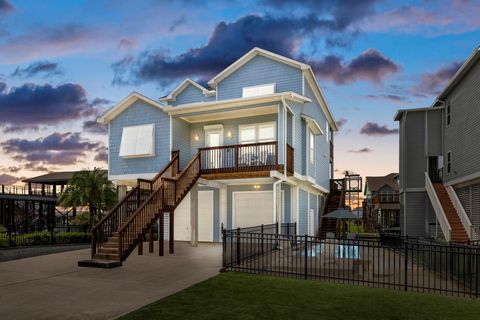 Photo of 413 Jeanie Lynne Circle, Tiki Island, TX 77554 (MLS # 61158778)