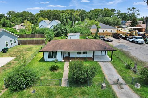 Photo of 7812 Cora Street, Houston, TX 77088 (MLS # 34487524) Photo of 7812 Cora Street, Houston, TX 77088 (MLS # 34487524)