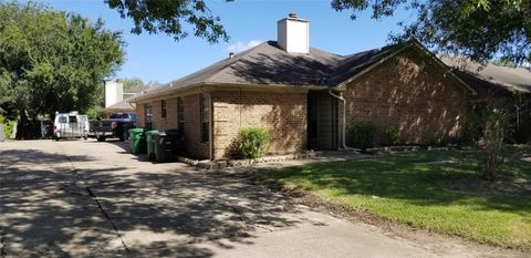 Photo of 10822 Lynnbrook Dr Drive #B, Houston, TX 77042 (MLS # 48757641)