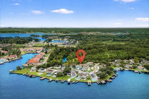 Townhouse For Sale - 88 Lakeview Village<br/> Conroe, TX 77356