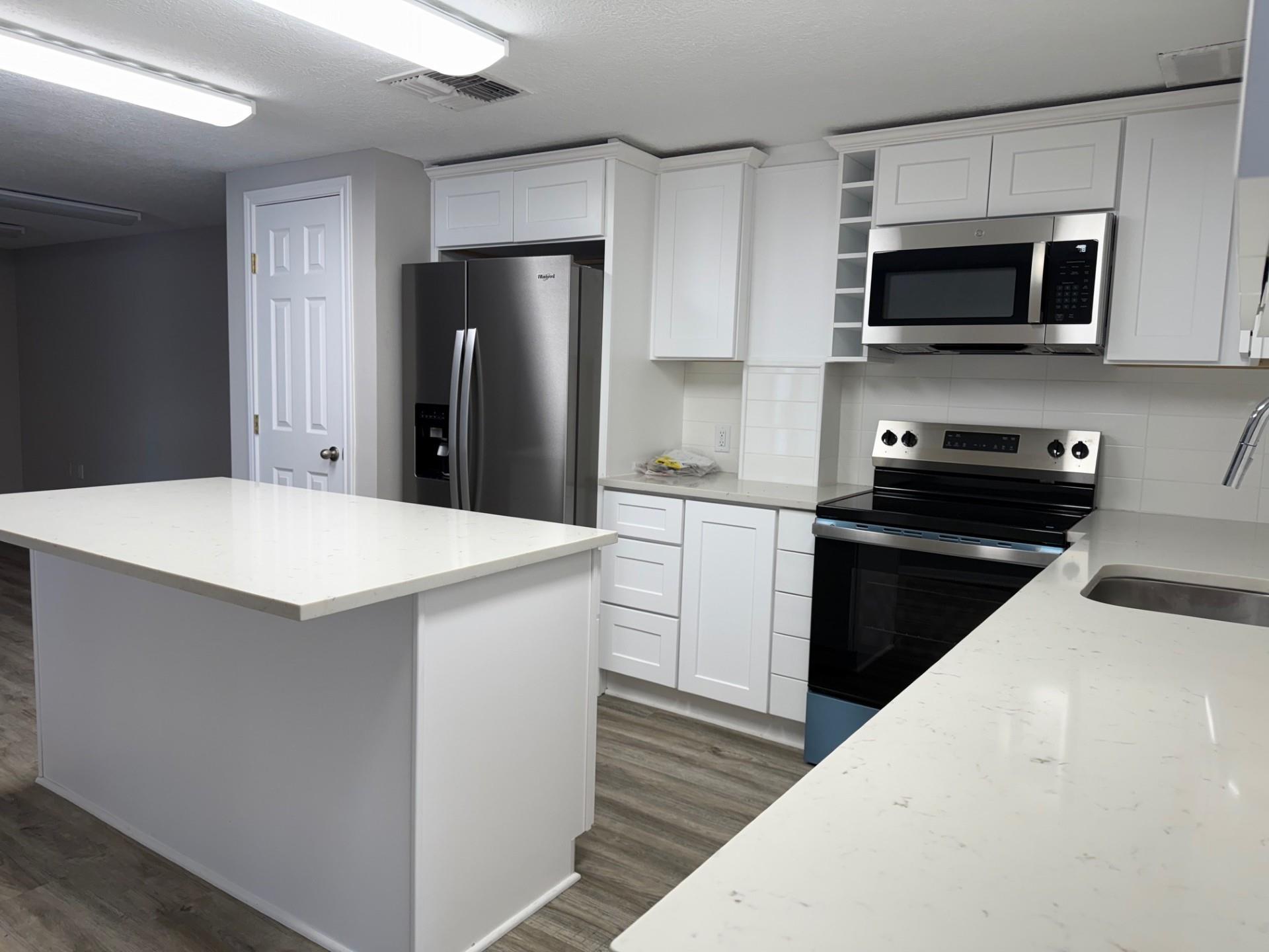 400 W Texas Avenue 4