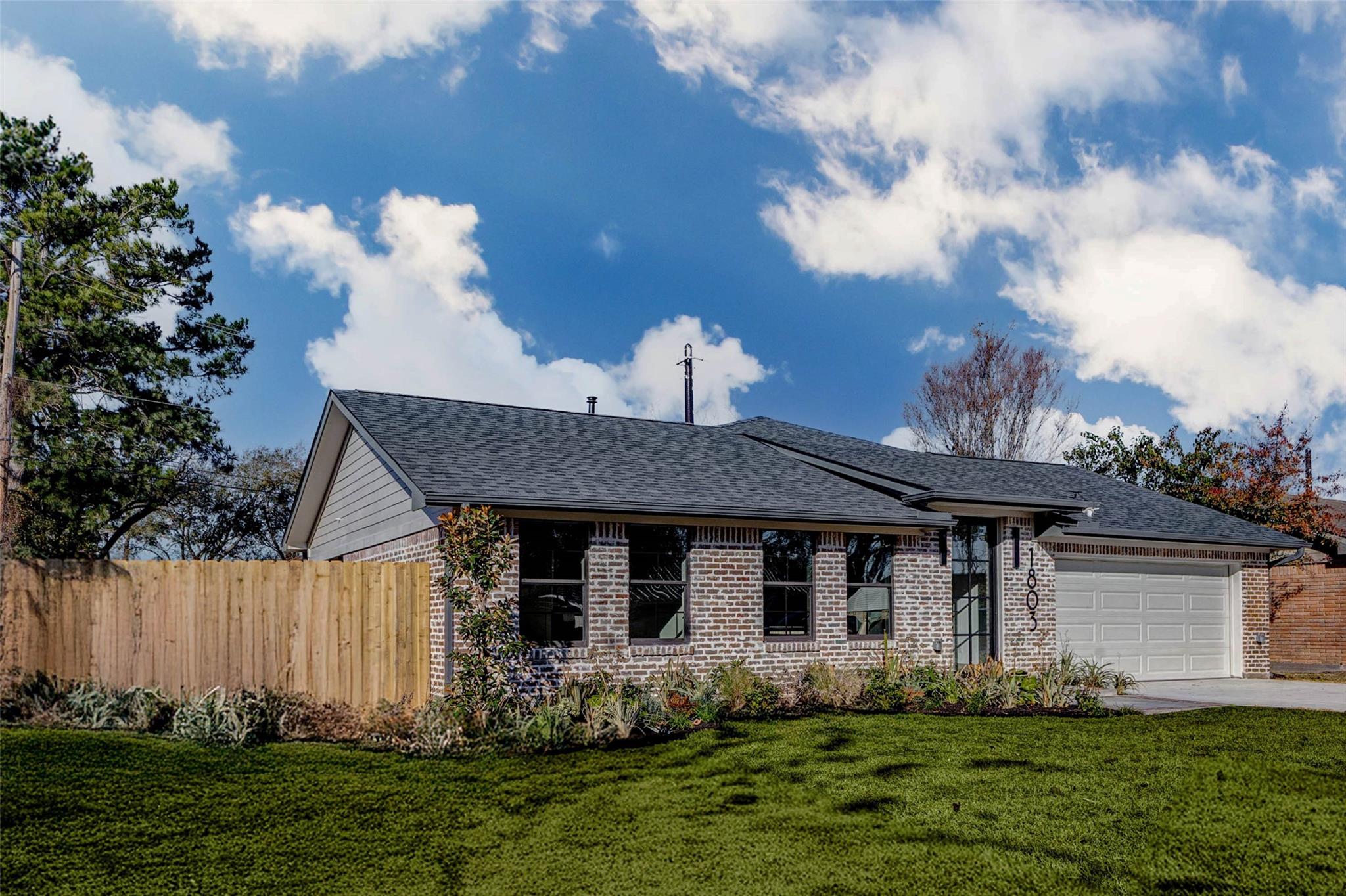 1803 Willowmoss Court