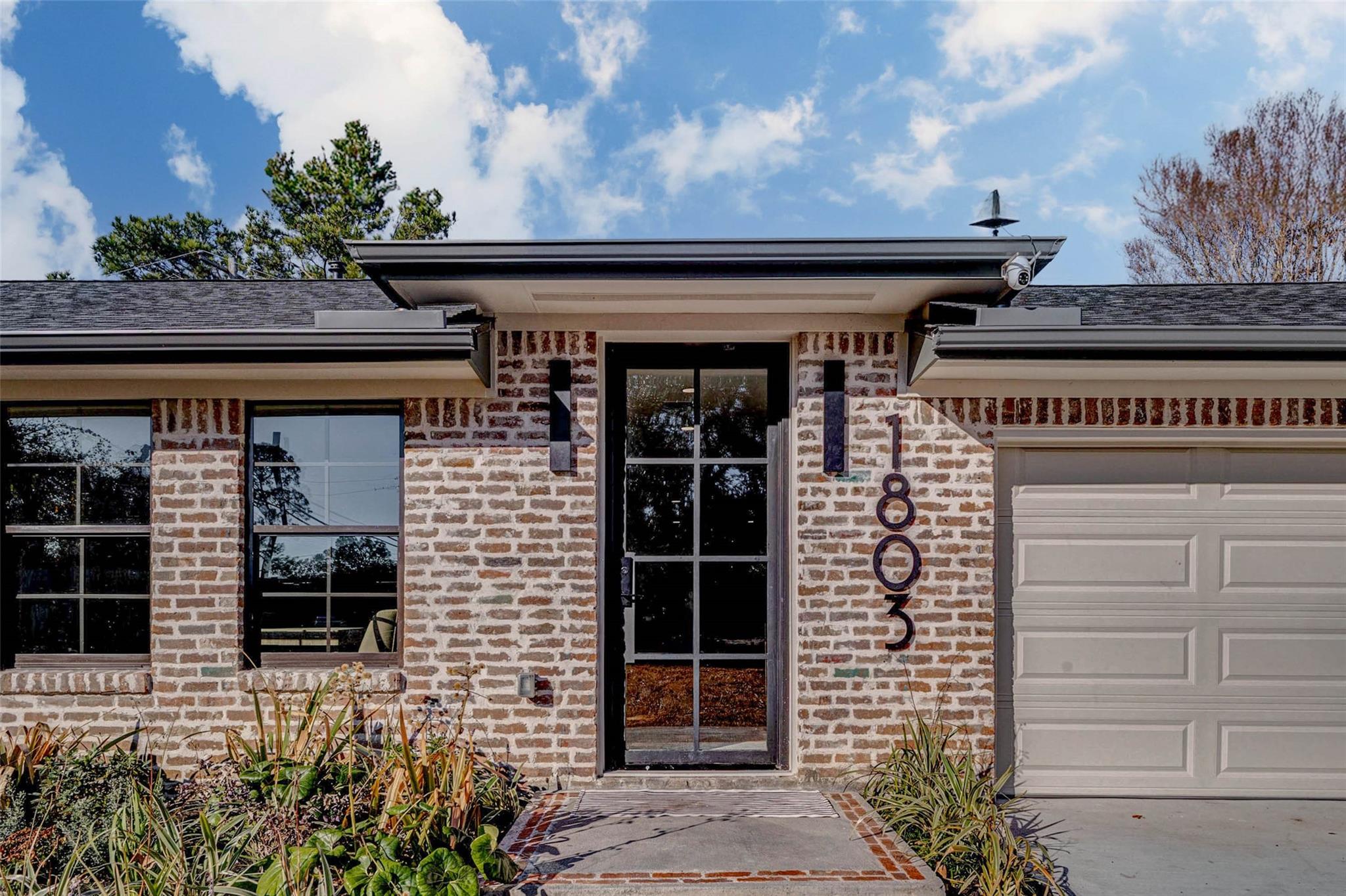 1803 Willowmoss Court