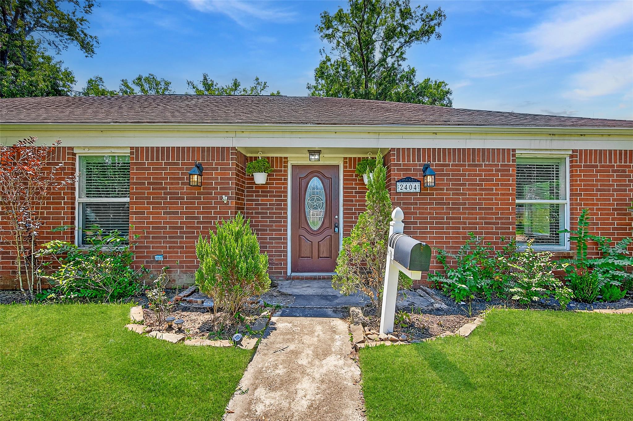 2404 Hollywood Avenue