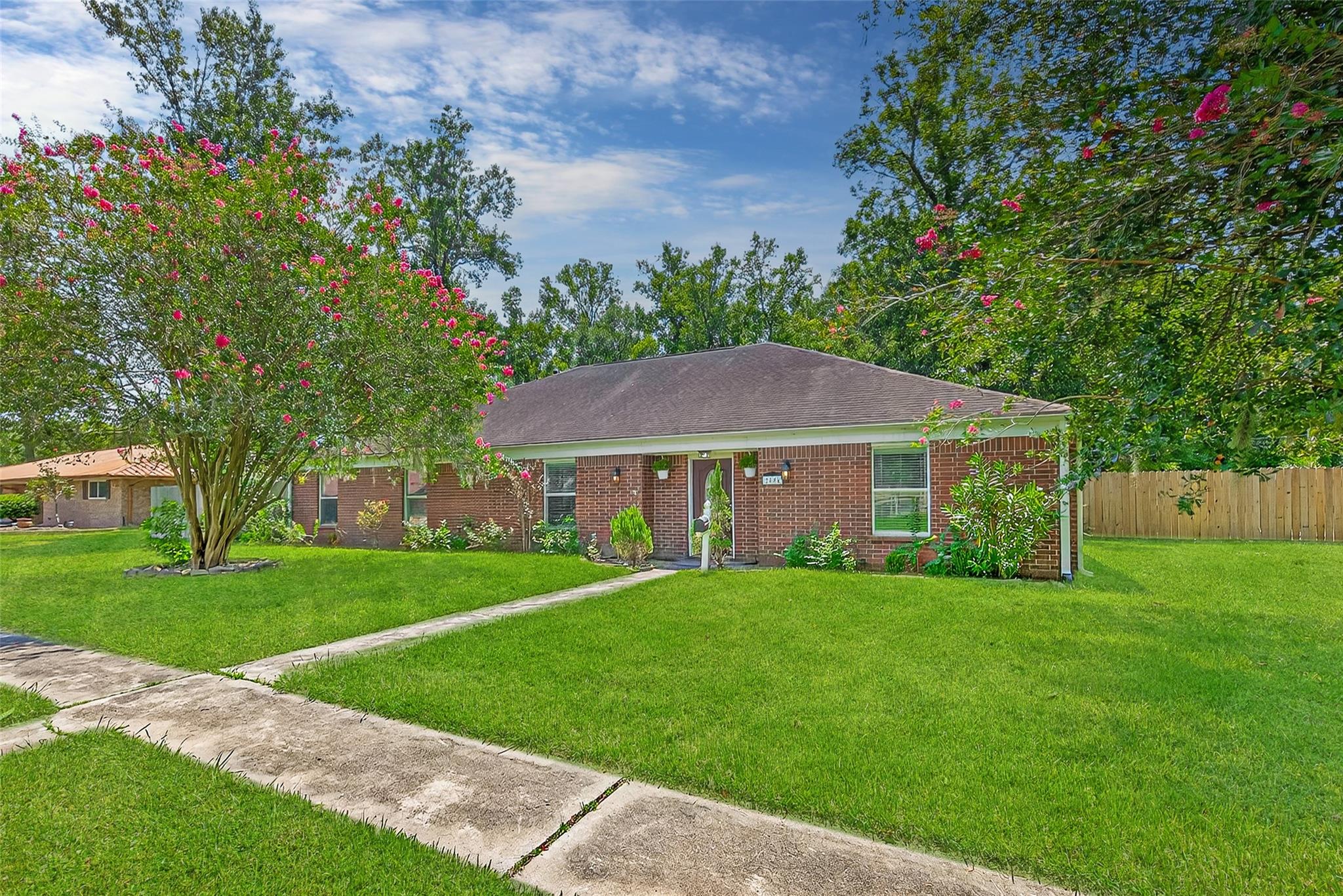 2404 Hollywood Avenue