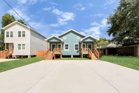 Photo of 1314 W Willis Street #A, Alvin, TX 77511 (MLS # 66767726)