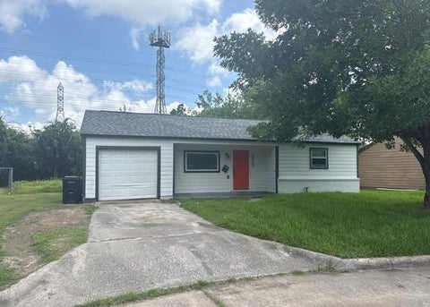 Homes For Sale - 5727 Rue Street<br/> Houston, TX 77033