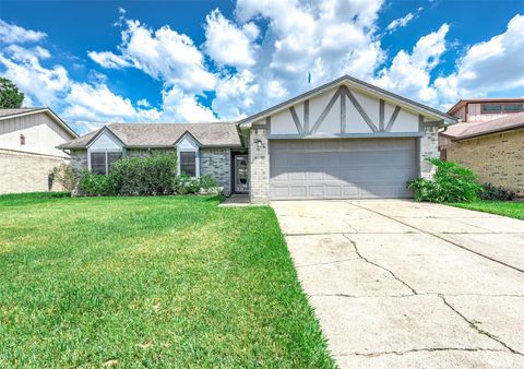 Photo of 8434 Quail Crest Dr Dr, Missouri City, TX 77489 (MLS # 77596243)