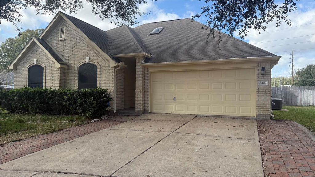 Photo of 16806 Pheasant Creek Court, Sugar Land, TX 77498 (MLS # 81854432)