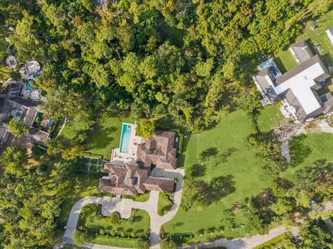 Photo of 119 Carnarvon Drive, Houston, TX 77024 (MLS # 31212798)