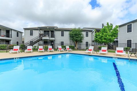 Photo of 420 Garland Drive #1103, Lake Jackson, TX 77566 (MLS # 51101174)