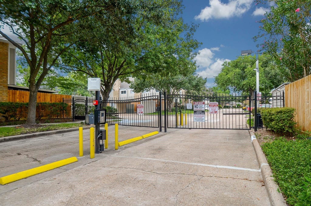 Photo of 1653 W Sam Houston Parkway S, Houston, TX 77042 (MLS # 74661967)