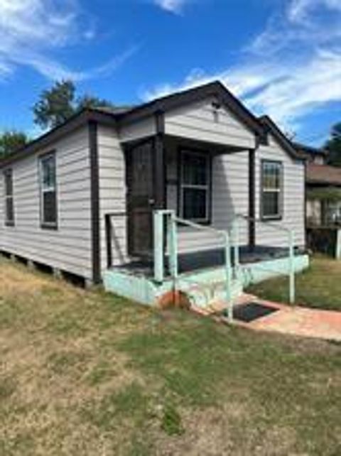 Photo of 505 E 39th Street, Houston, TX 77022 (MLS # 34350188)