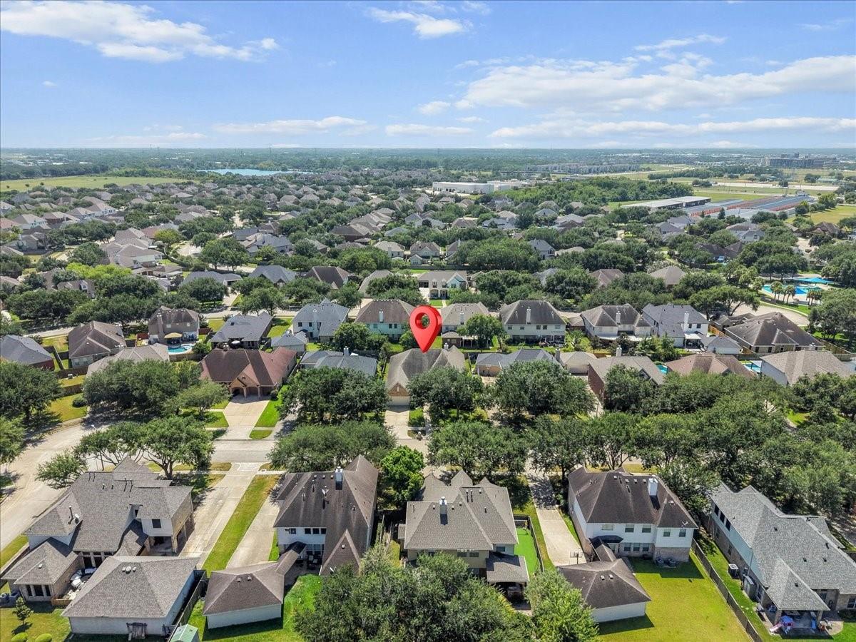 913 Elm Pointe