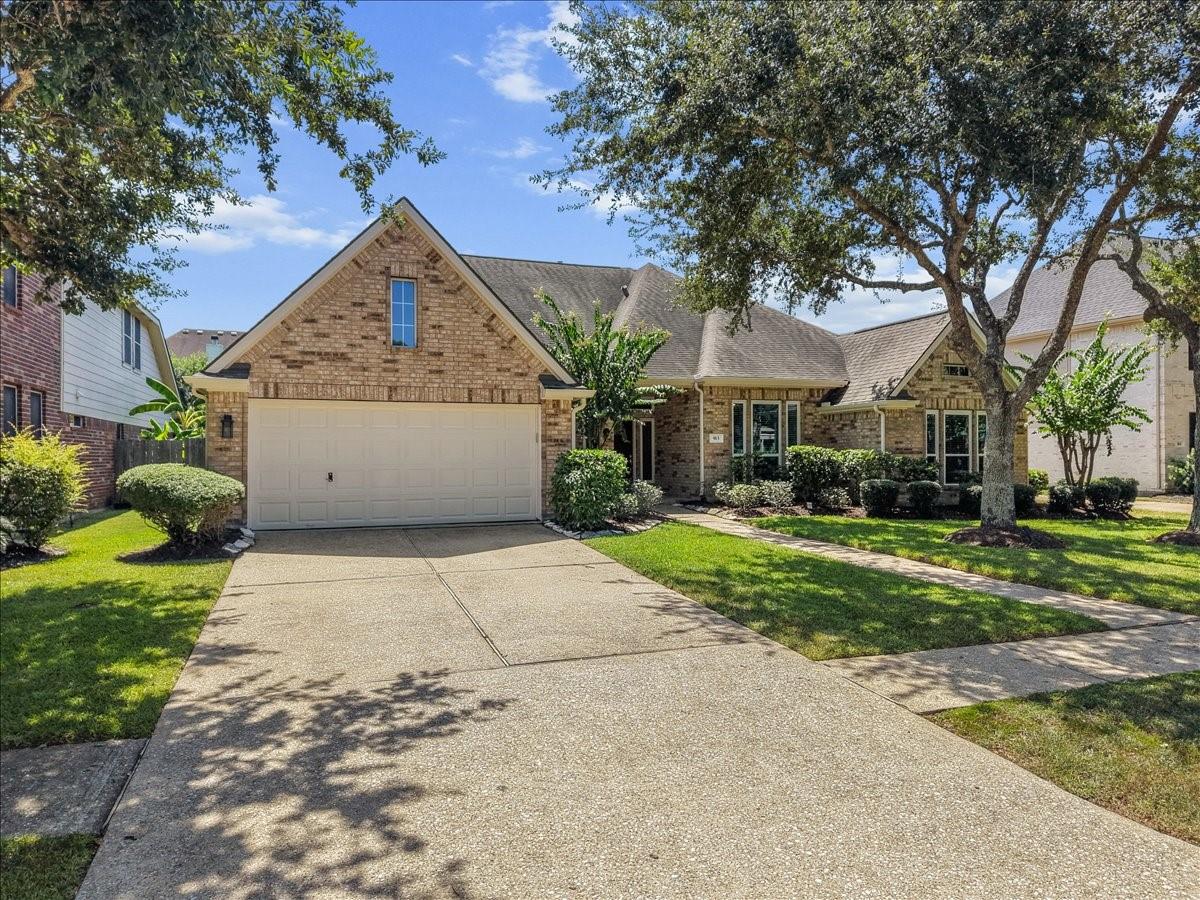 913 Elm Pointe