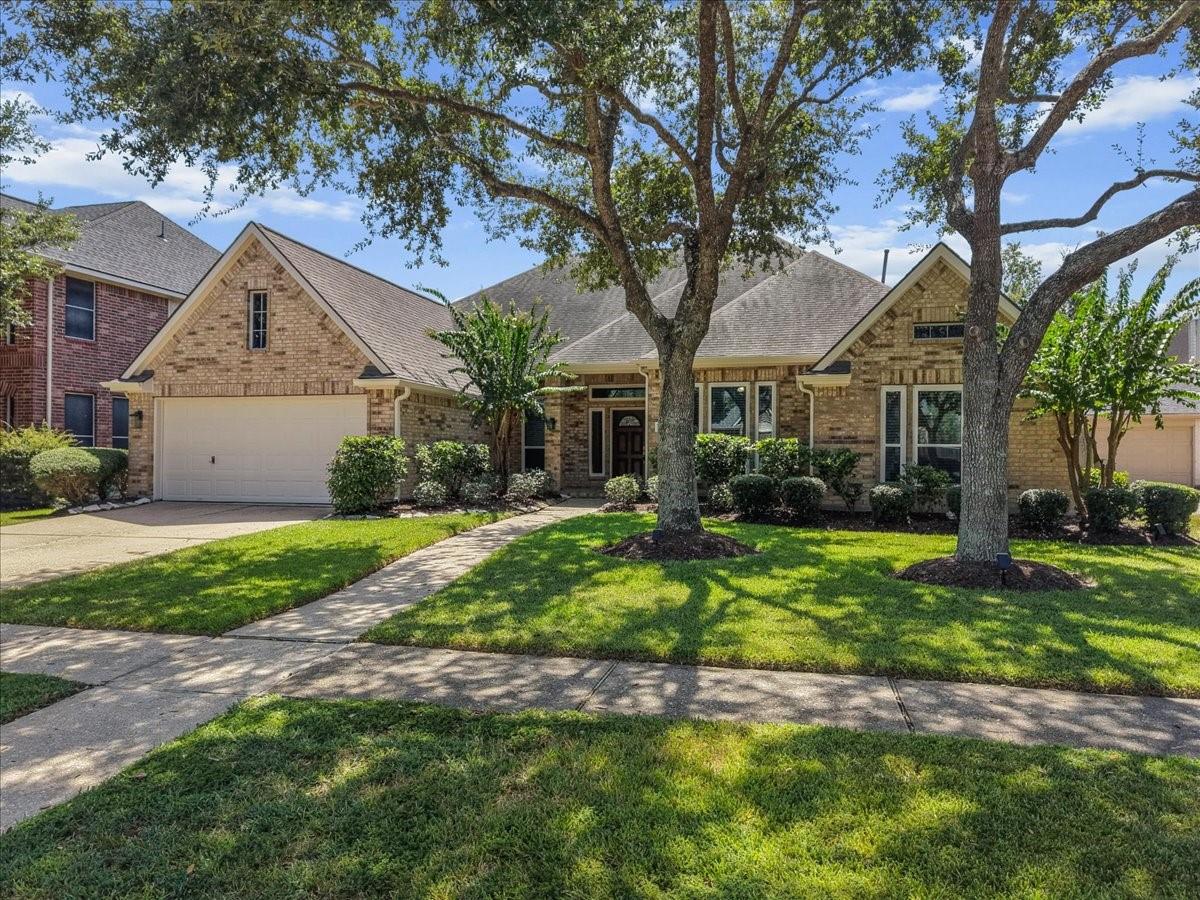 913 Elm Pointe