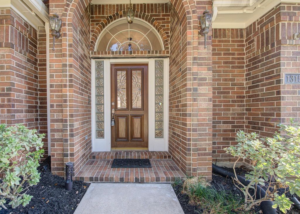 Photo of 1315 Crescent Parkway Court, Houston, TX 77094 (MLS # 59789010)