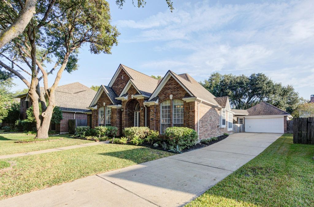 Photo of 1315 Crescent Parkway Court, Houston, TX 77094 (MLS # 59789010)