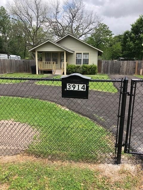 Photo of 3914 Kashmere Street, Houston, TX 77026 (MLS # 89855117)
