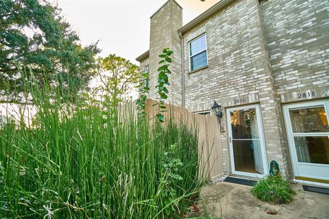 Photo of 2816 Holly Hall Street, Houston, TX 77054 (MLS # 11595101)