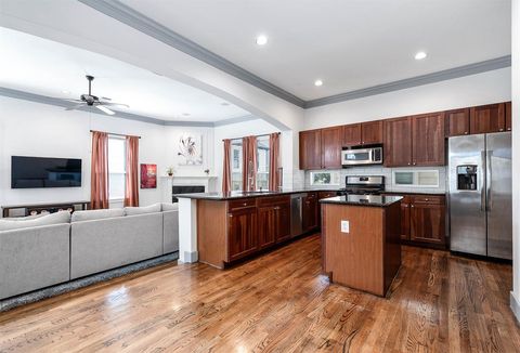 Tiny photo for 5723 Petty Street, Houston, TX 77007 (MLS # 94793478)