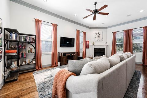 Tiny photo for 5723 Petty Street, Houston, TX 77007 (MLS # 94793478)