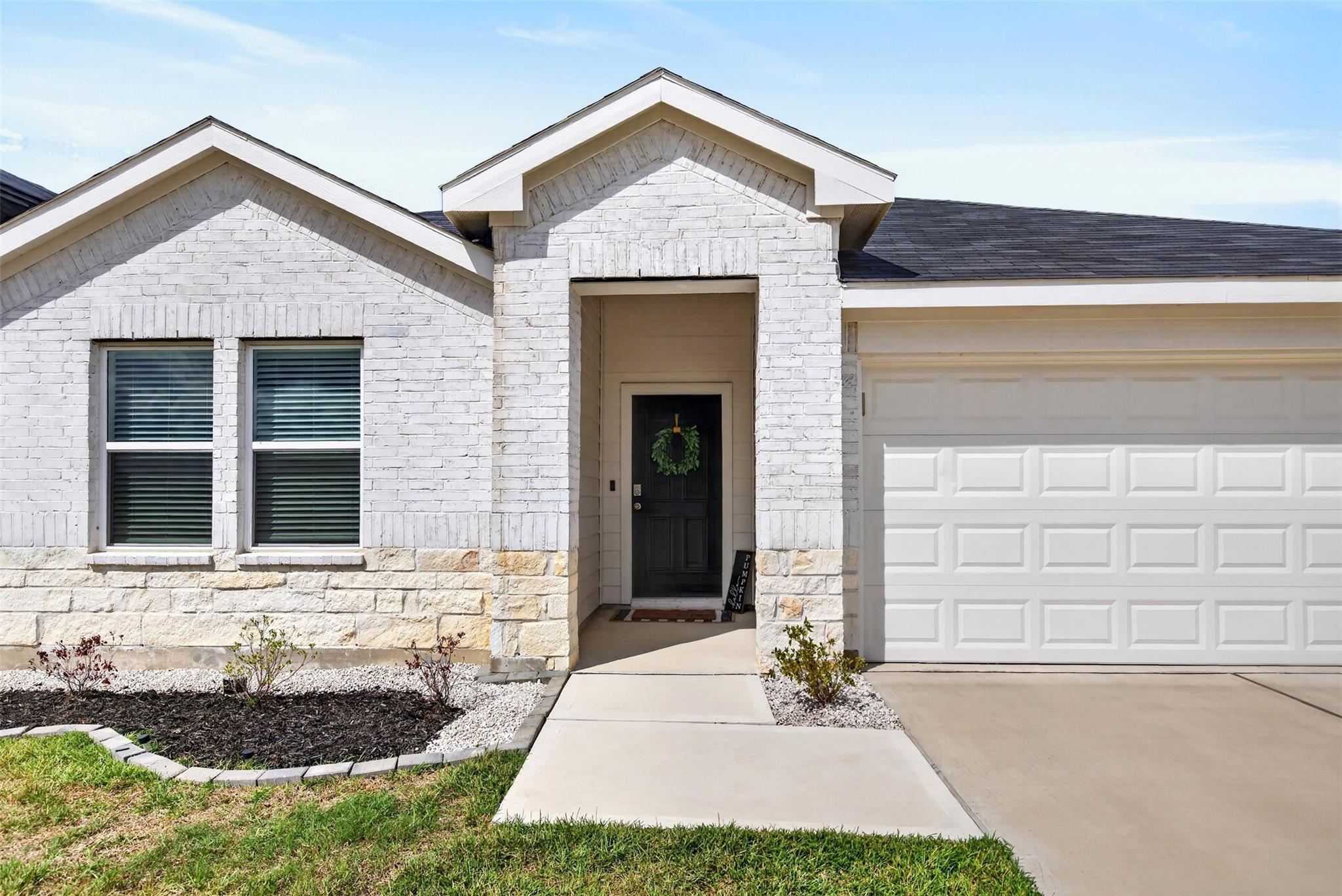 40935 Seasoned Oak Lane