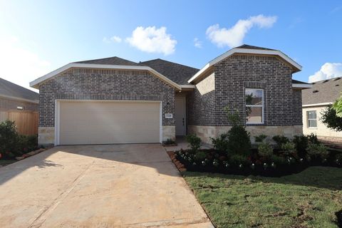 Homes For Sale - 7726 Jade Crest Drive<br/> Angleton, TX 77515