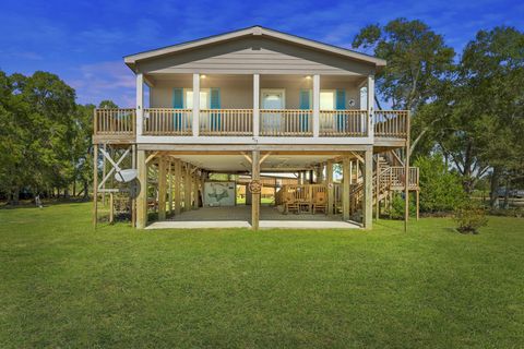 413 Church Street Anahuac TX 77514