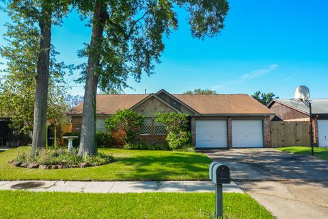 Photo of 13630 Oleoke Lane, Houston, TX 77015 (MLS # 93440125)