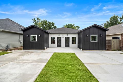 Photo of 8402 Double St St #AB, Houston, TX 77088 (MLS # 71309191)