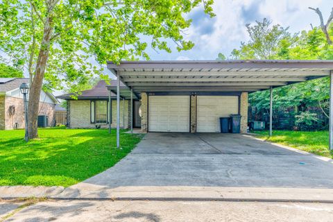 Photo of 4910 Redfish Reef Drive, Bacliff, TX 77518 (MLS # 45381927)
