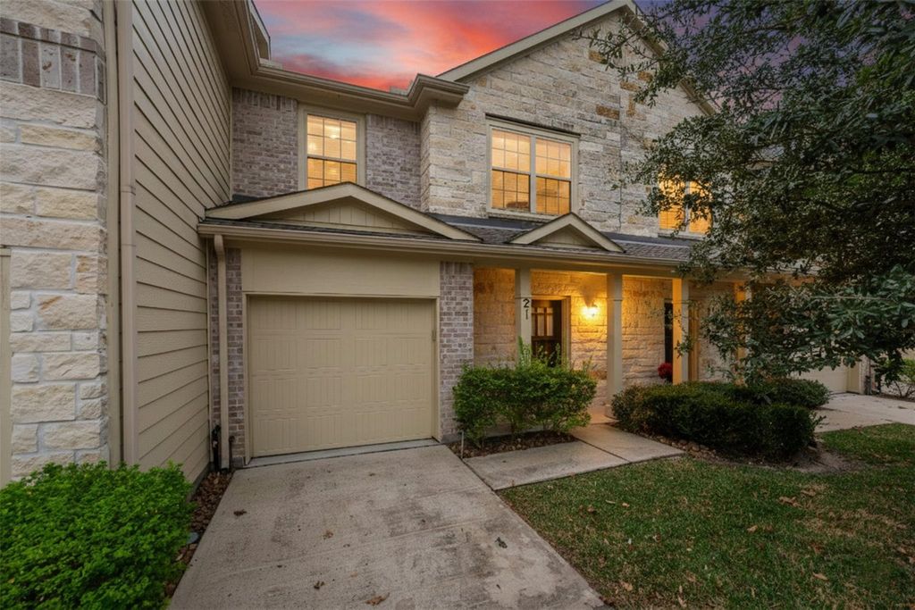 Photo of 16020 Fountainview Dr #21, Montgomery, TX 77356 (MLS # 8837336)