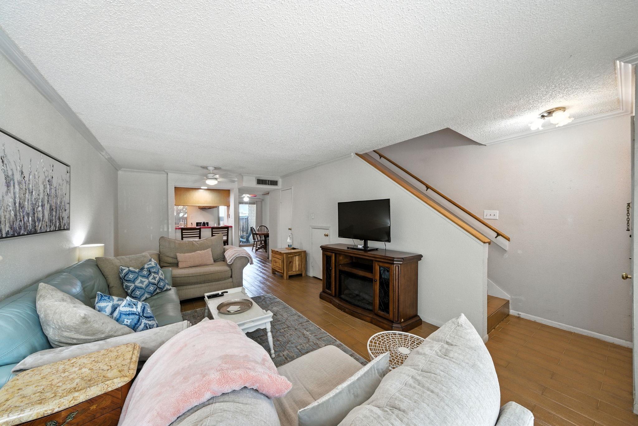 3919 Fairmont Parkway 115