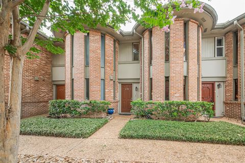 Photo of 674 S Ripple Creek Drive #674, Houston, TX 77057 (MLS # 41503104)