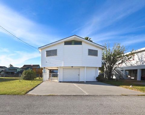 Photo of 190 Barracuda St, Bayou Vista, TX 77563 (MLS # 10358003)