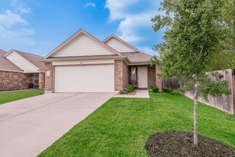 Photo of 112 Cape Buffalo Drive, Huntsville, TX 77320 (MLS # 37186587)