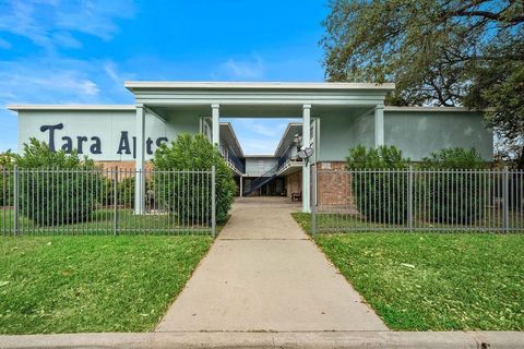 Photo of 932 7th Avenue N #6, Galveston, TX 77590 (MLS # 93888902)