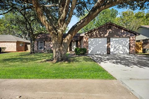 Photo of 2815 Mayflower Landing Court, Webster, TX 77598 (MLS # 94284609)