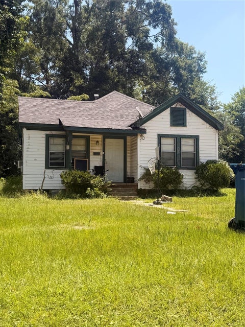 Photo of 506 College Avenue, Jacksonville, TX 75766 (MLS # 63870656)
