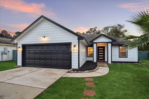 Photo of 16384 Ryan Guinn Way, Conroe, TX 77303 (MLS # 64175244)