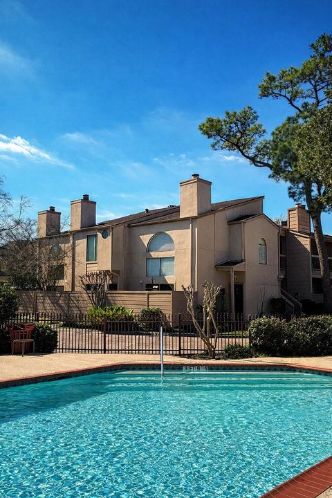 Photo of 2125 Augusta Drive #74, Houston, TX 77057 (MLS # 76387241)