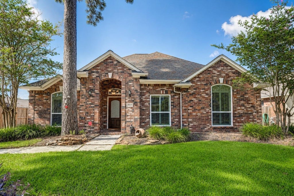 Photo of 19227 Hikers Trail Drive, Humble, TX 77346 (MLS # 66804835)